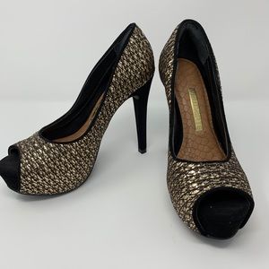 Black and gold high heels!!!